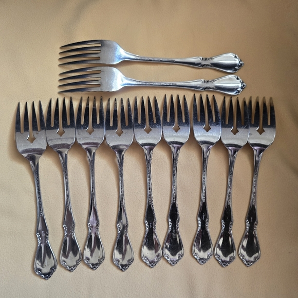 Oneida CHATEAU Salad Forks Dinner Forks Glossy Stainless Flatware set of 11 - Picture 3 of 4
